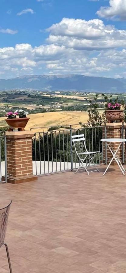 Ferienwohnung La Posta Di Bacco Gualdo Cattaneo Exterior foto